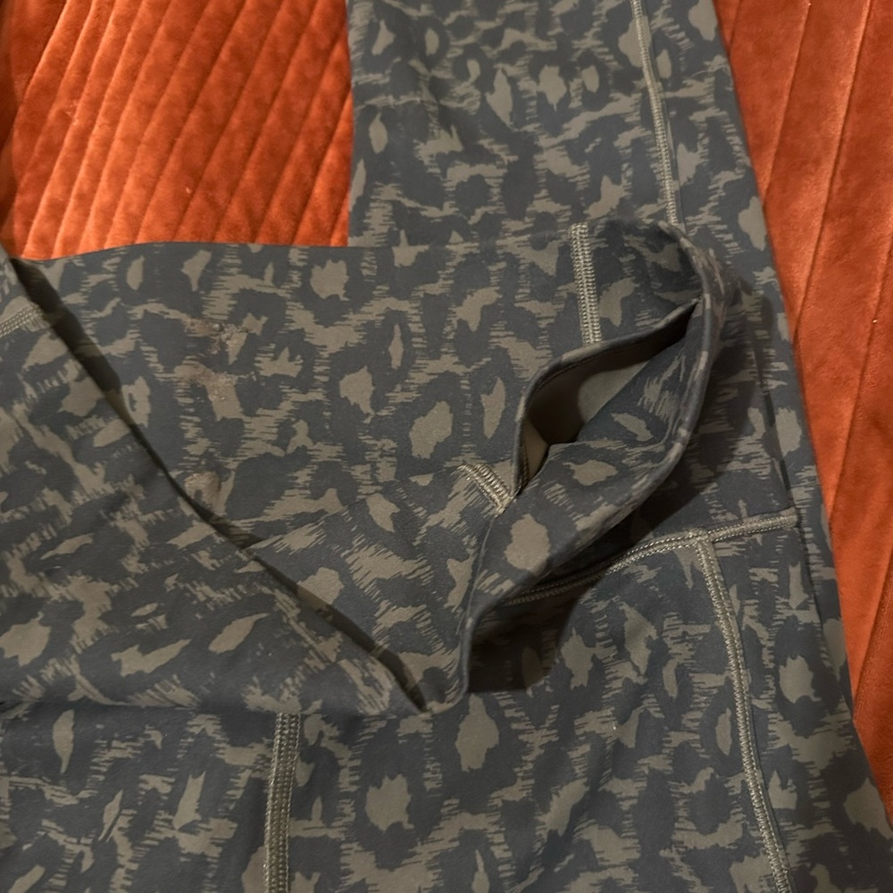 Vuori Studio Pocket Legging brown spots - Picture 6 of 8